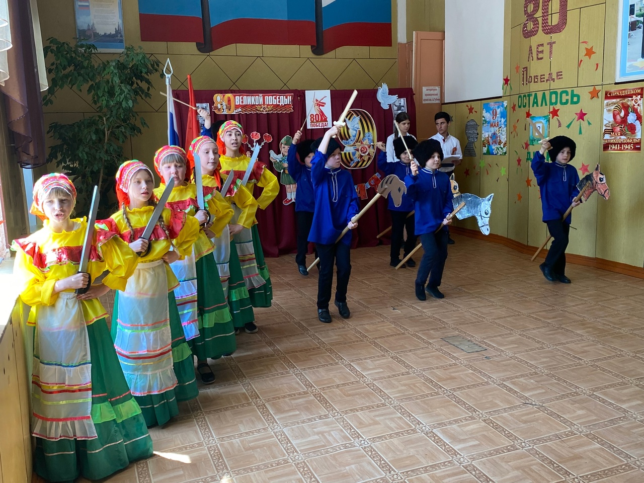 Концерт, посвященный  80 -летию со дня Победы.